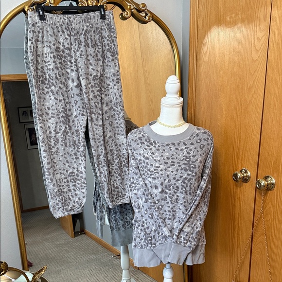 aerie Other - Aerie Gray Leopard Print Pajama Set